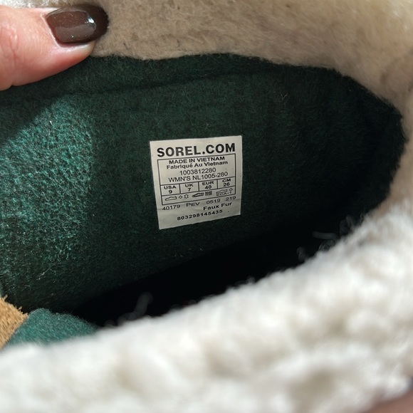 Sorel Women’s Caribou Boot - Picture 8 of 10